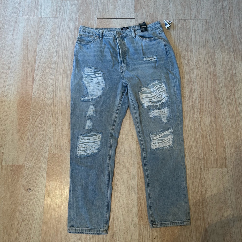 Light Washed Ripped Jeans